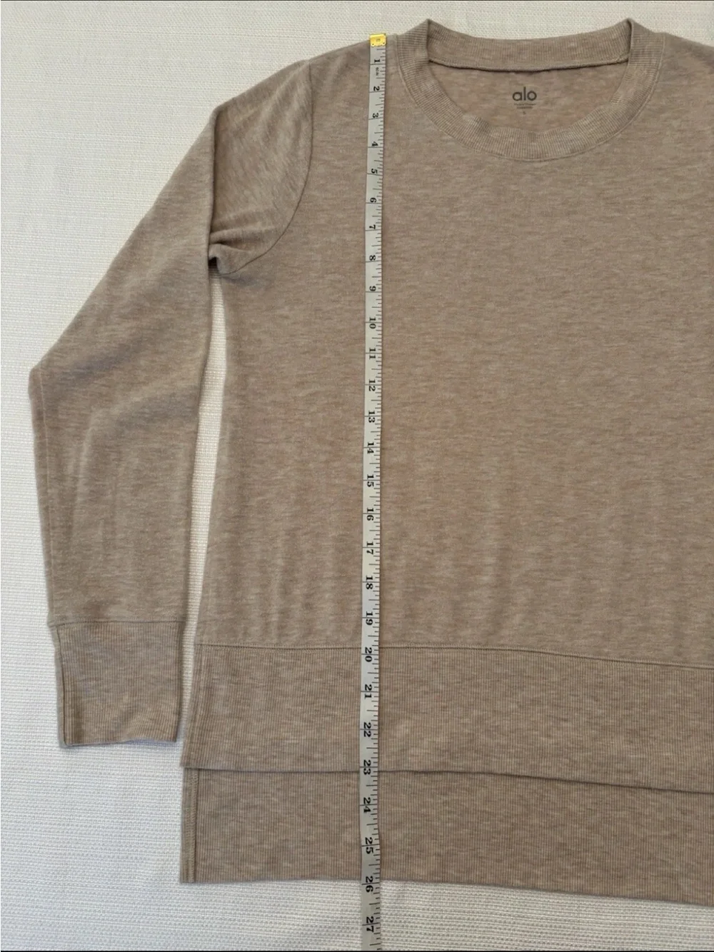 Alo Yoga Glimpse Women's S Beige Long Sleeve Side Slit Crew Neck Sweatshirt Top